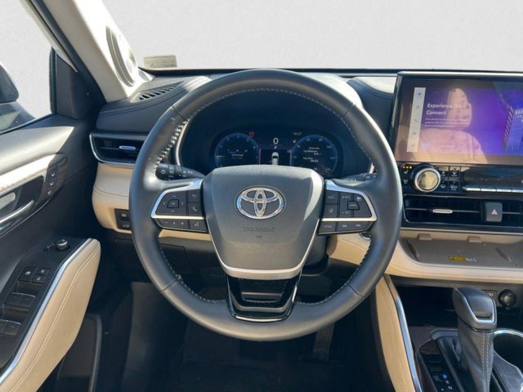 used 2023 Toyota Highlander car, priced at $43,995