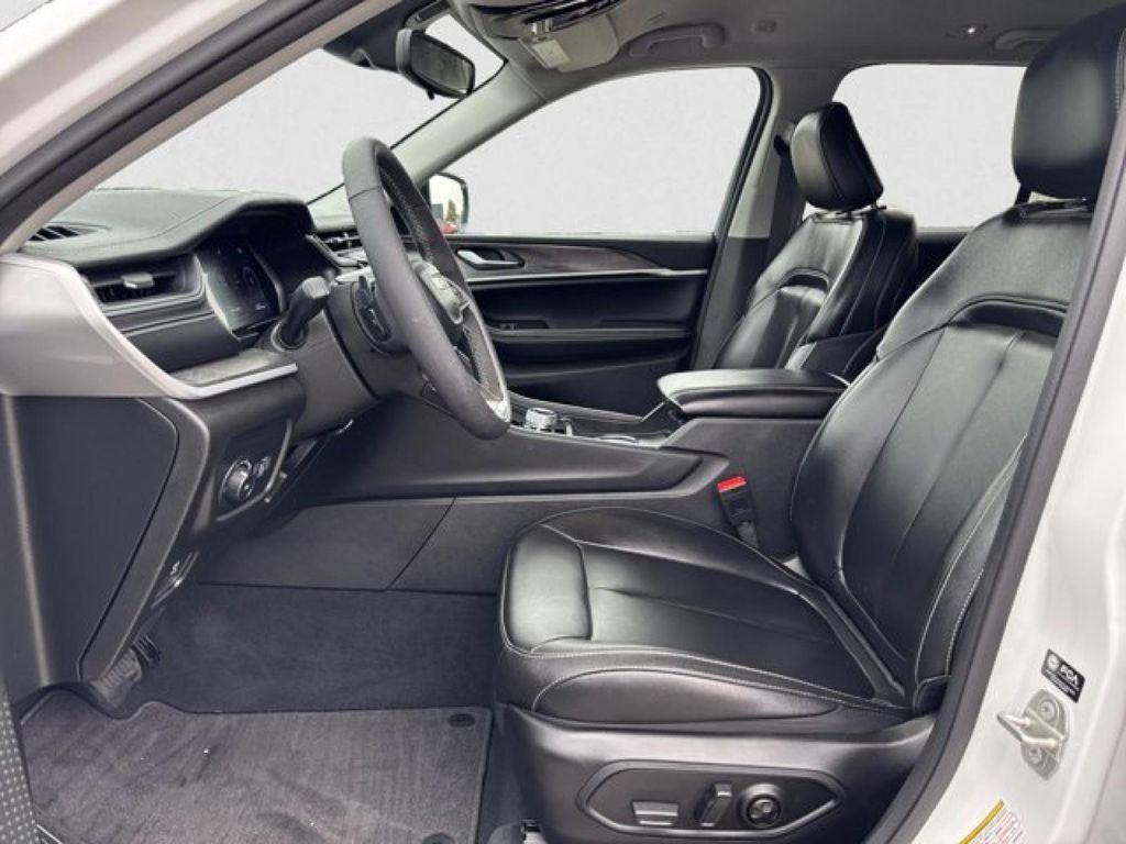 used 2024 Jeep Grand Cherokee car, priced at $38,995