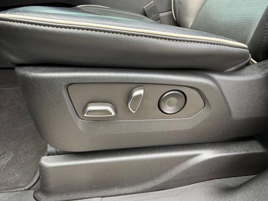 used 2022 Cadillac Escalade ESV car, priced at $67,995