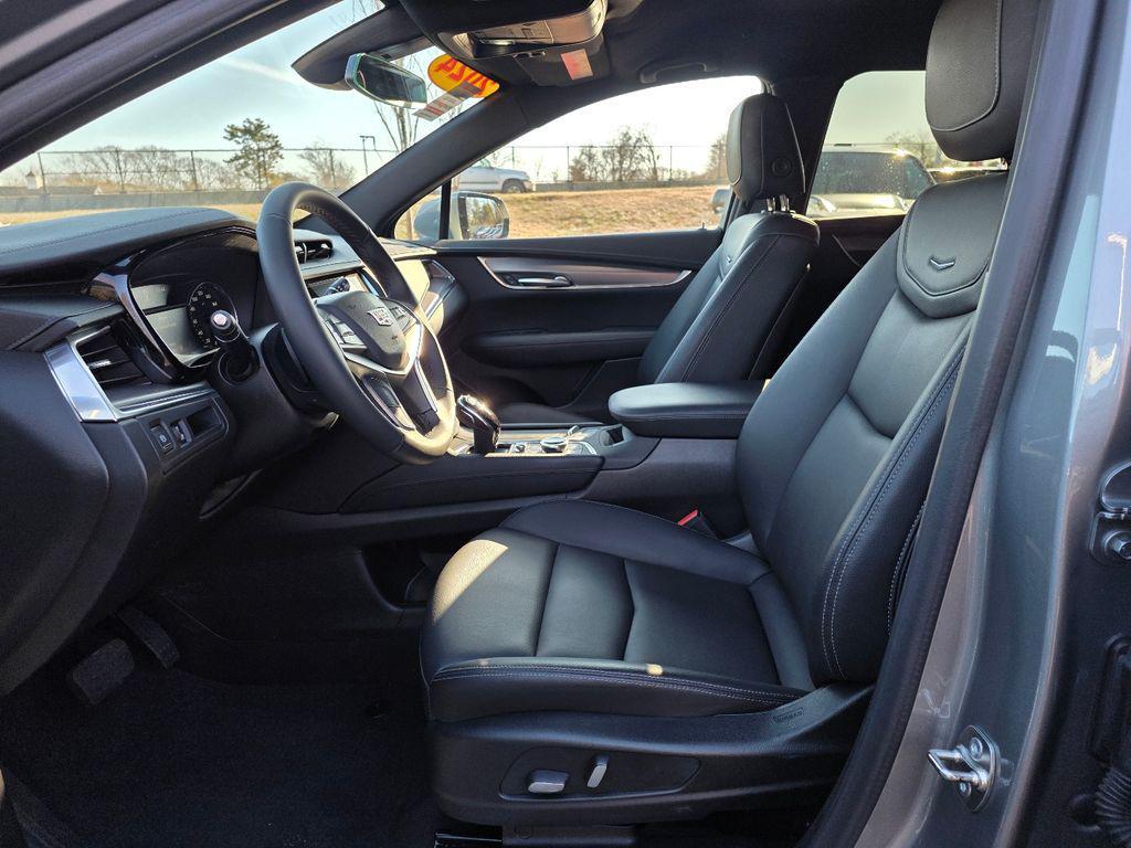 used 2024 Cadillac XT5 car, priced at $29,823