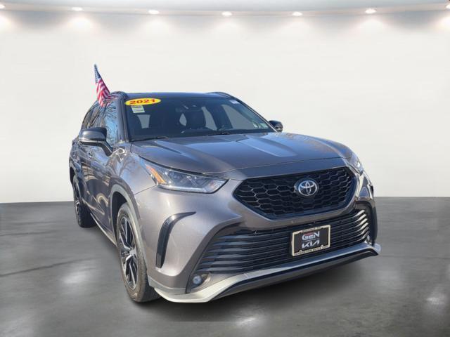 used 2021 Toyota Highlander car, priced at $31,321