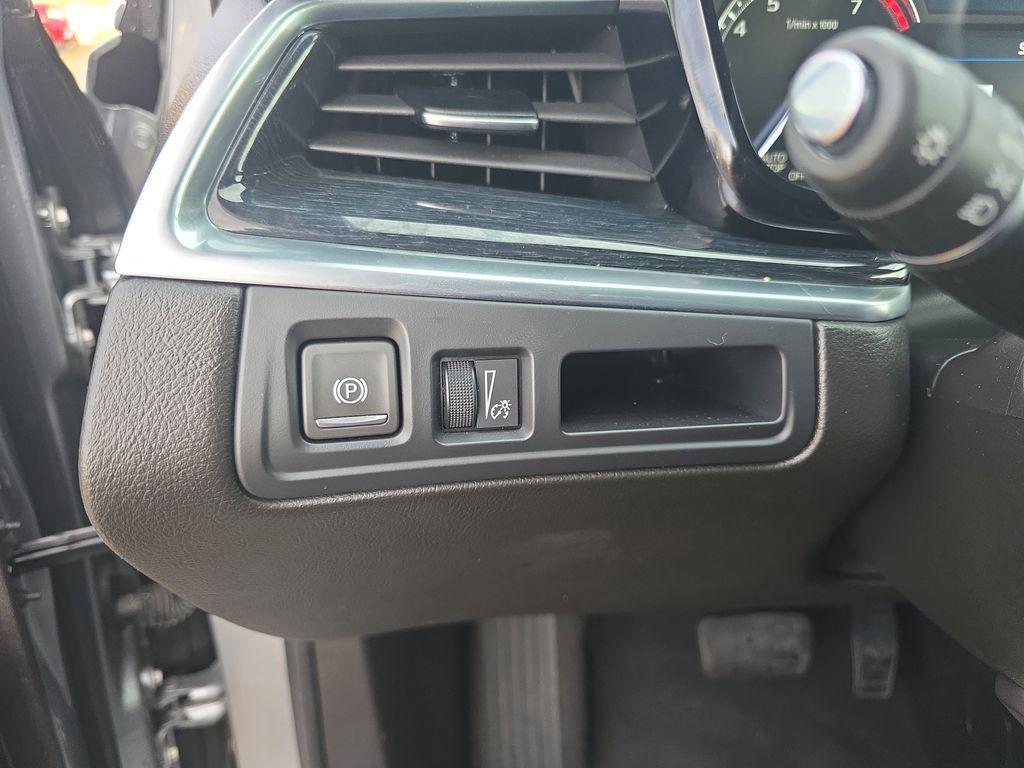 used 2025 Cadillac XT5 car, priced at $37,302