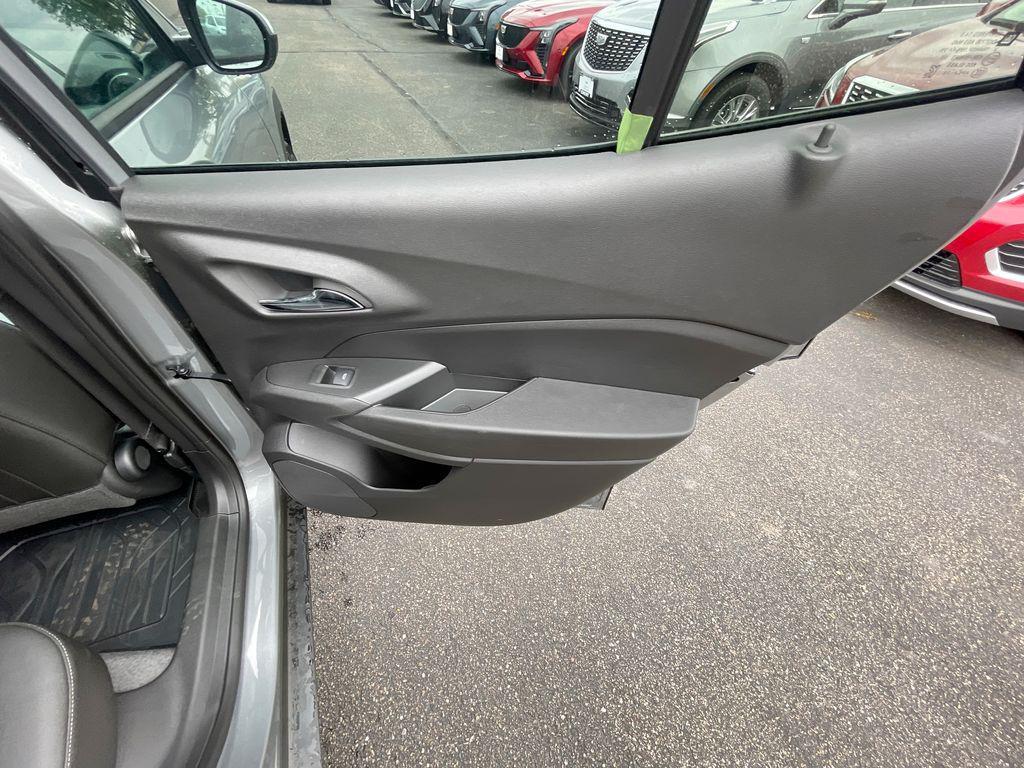 new 2025 Chevrolet Trax car, priced at $24,299