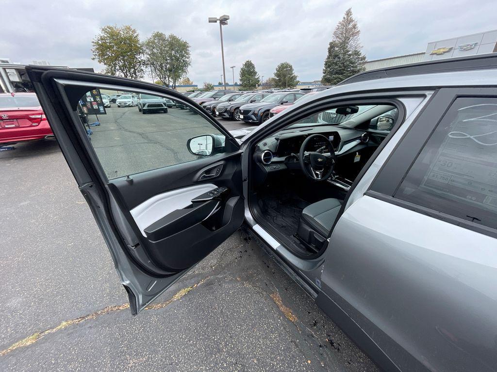 new 2025 Chevrolet Trax car, priced at $24,299