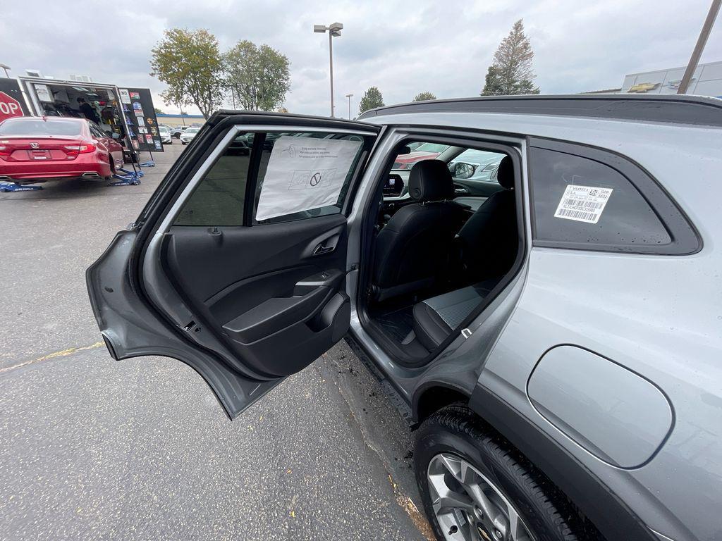 new 2025 Chevrolet Trax car, priced at $24,299