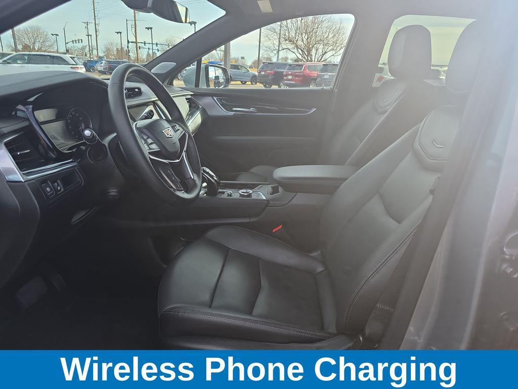 used 2025 Cadillac XT5 car, priced at $37,631