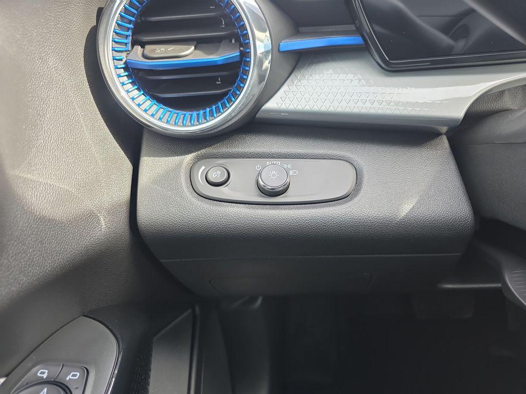 new 2026 Chevrolet Trax car, priced at $25,885