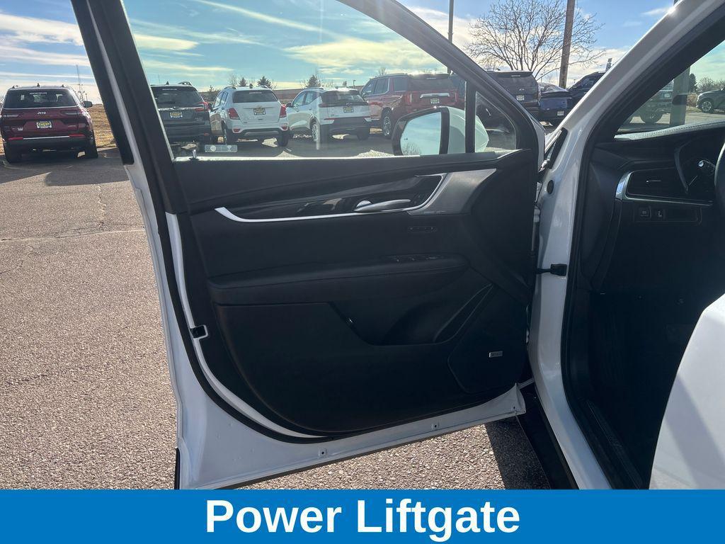 used 2025 Cadillac XT5 car, priced at $37,130