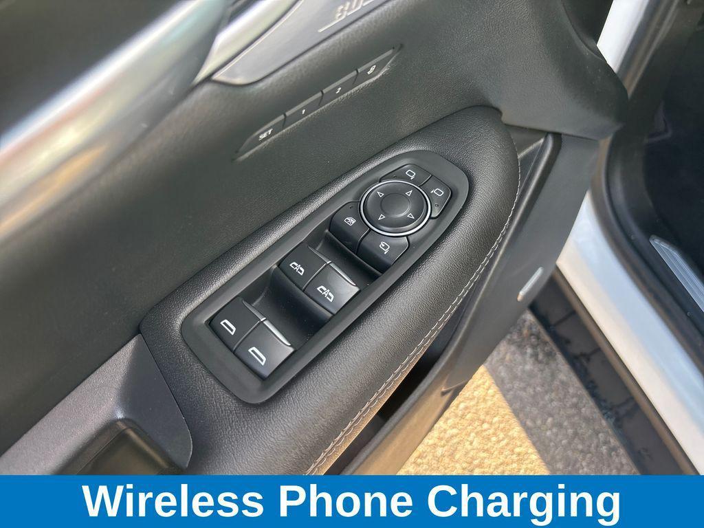 used 2025 Cadillac XT5 car, priced at $37,130