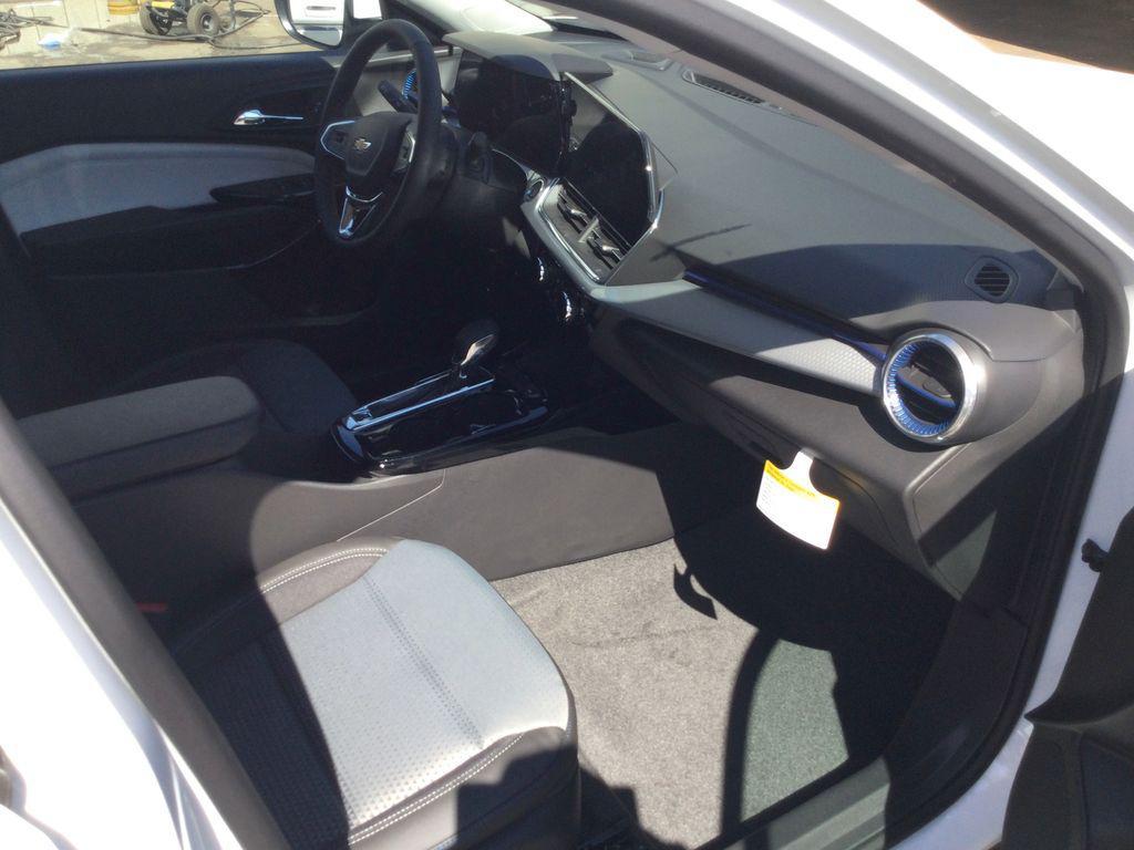 new 2025 Chevrolet Trax car, priced at $24,735