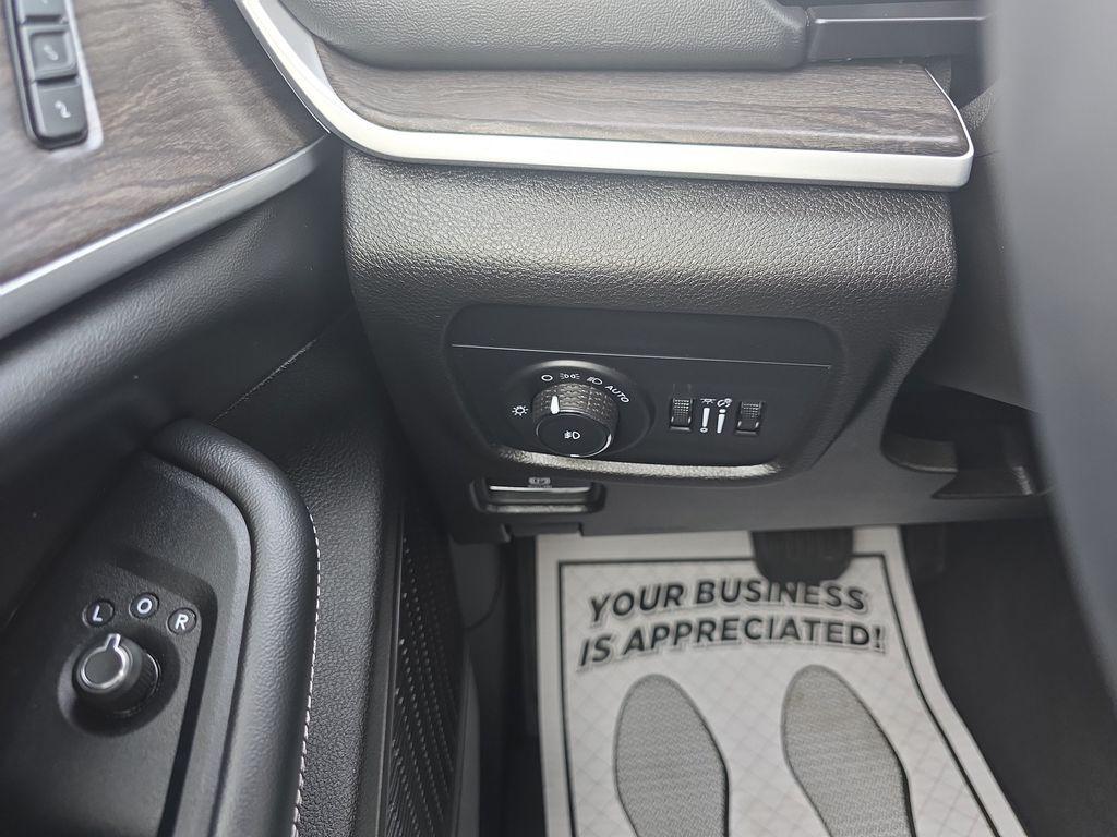 used 2024 Jeep Grand Cherokee car, priced at $36,638