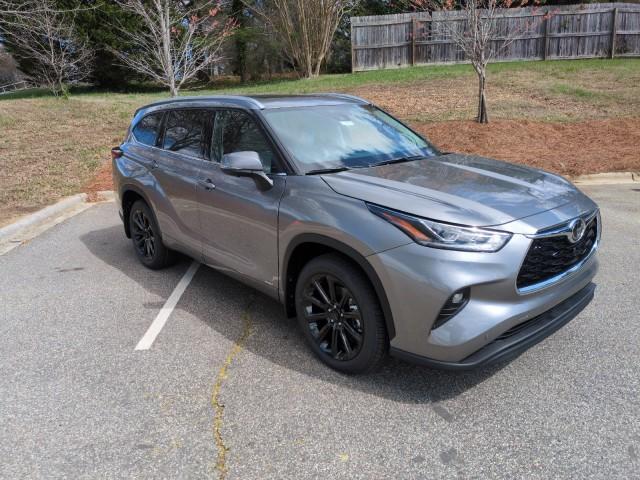new 2026 Toyota Highlander Hybrid car, priced at $57,135