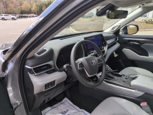 new 2026 Toyota Highlander Hybrid car, priced at $57,135
