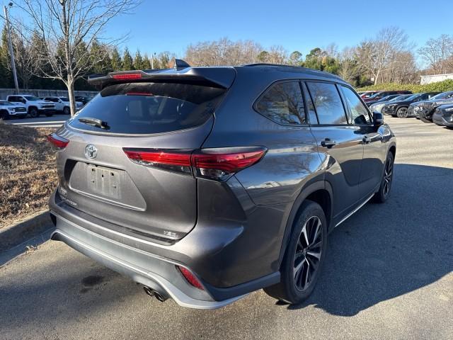 used 2022 Toyota Highlander car, priced at $34,252