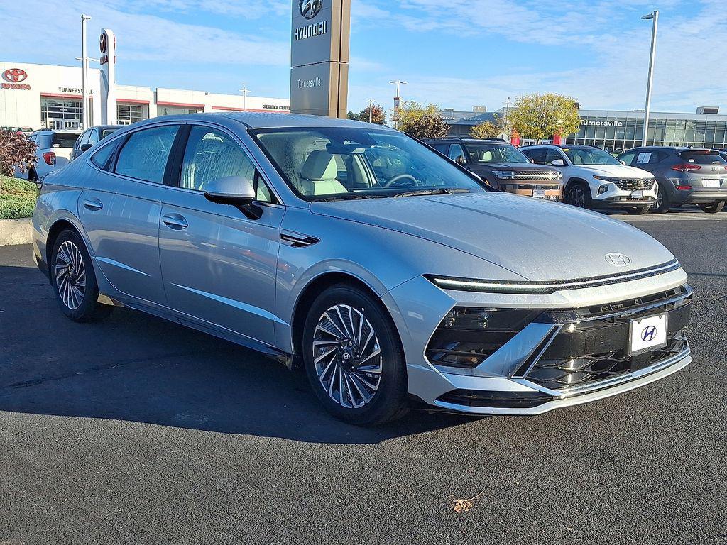 new 2025 Hyundai Sonata Hybrid car, priced at $33,105