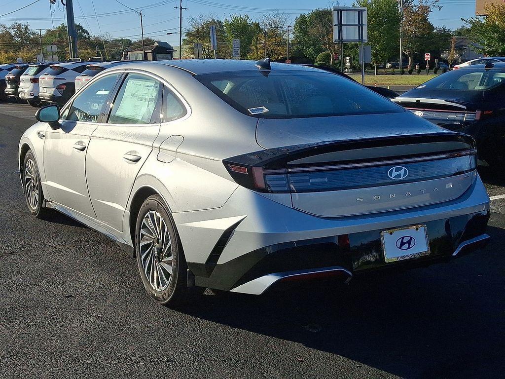 new 2025 Hyundai Sonata Hybrid car, priced at $33,105