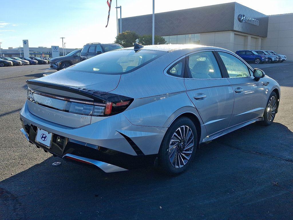 new 2025 Hyundai Sonata Hybrid car, priced at $33,105