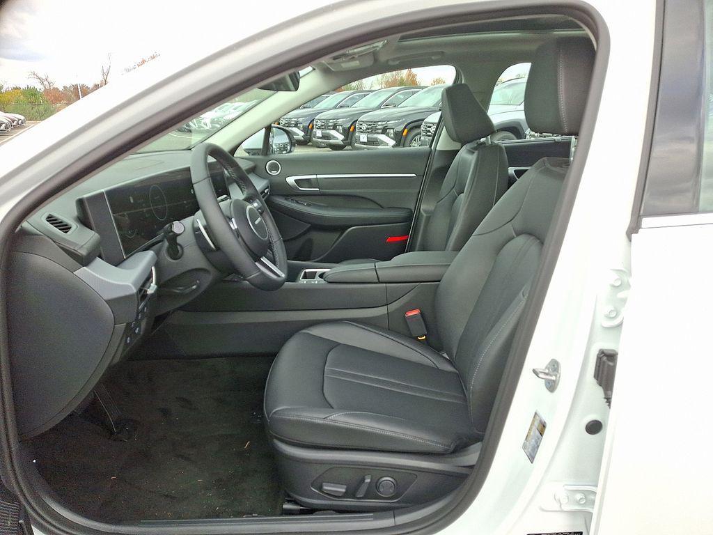 new 2026 Hyundai Sonata Hybrid car, priced at $40,400