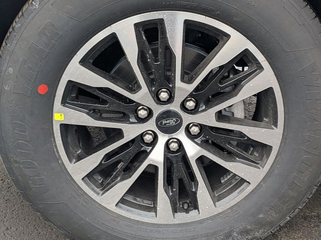 new 2025 Ford Expedition car, priced at $77,094