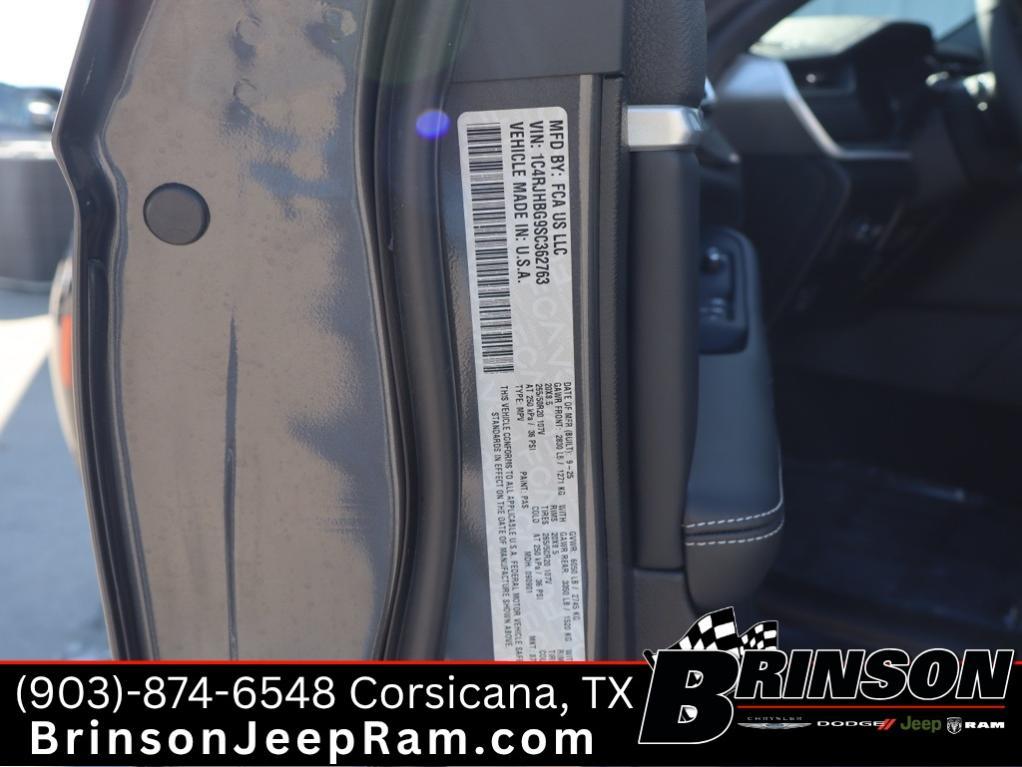 new 2025 Jeep Grand Cherokee car, priced at $43,047