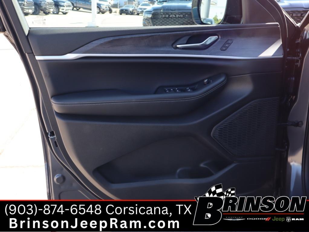 new 2025 Jeep Grand Cherokee car, priced at $43,047