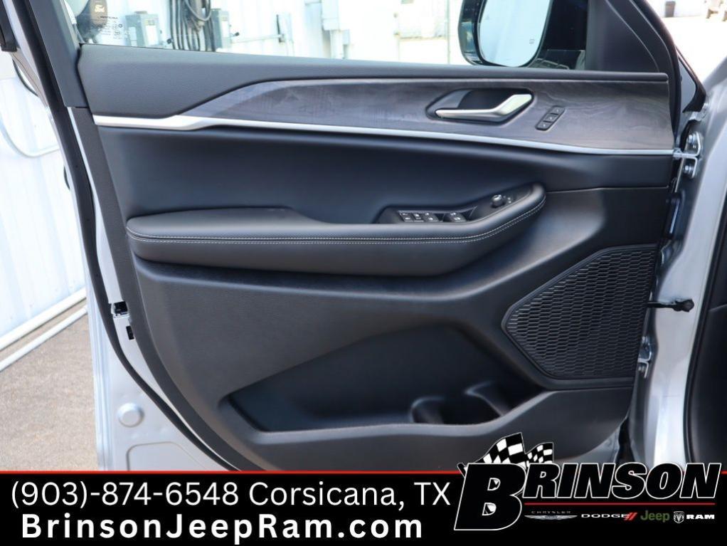 new 2025 Jeep Grand Cherokee L car, priced at $42,497