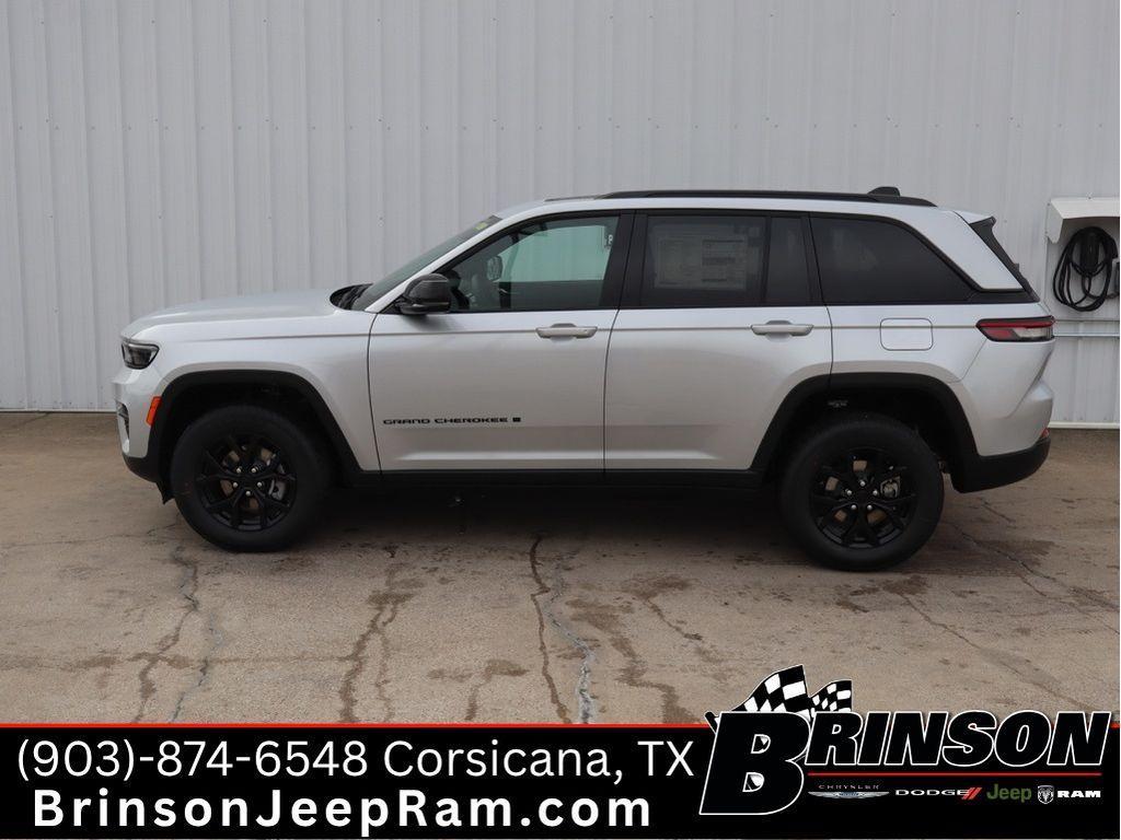 new 2025 Jeep Grand Cherokee car, priced at $41,730