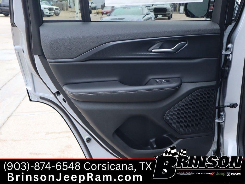 new 2025 Jeep Grand Cherokee car, priced at $41,730