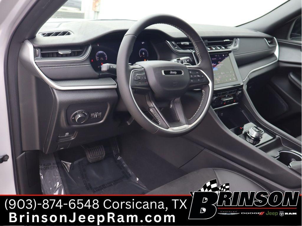 new 2025 Jeep Grand Cherokee car, priced at $41,730