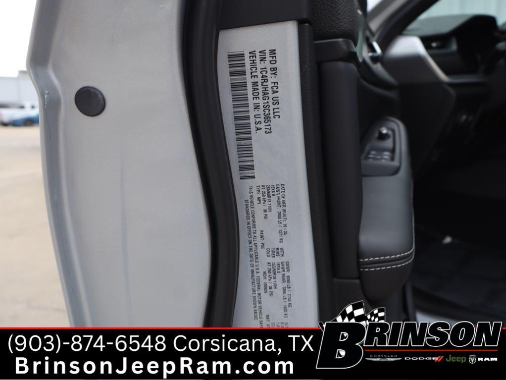 new 2025 Jeep Grand Cherokee car, priced at $38,747