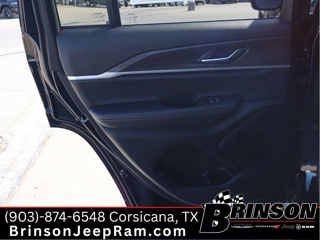 new 2025 Jeep Grand Cherokee car, priced at $43,220