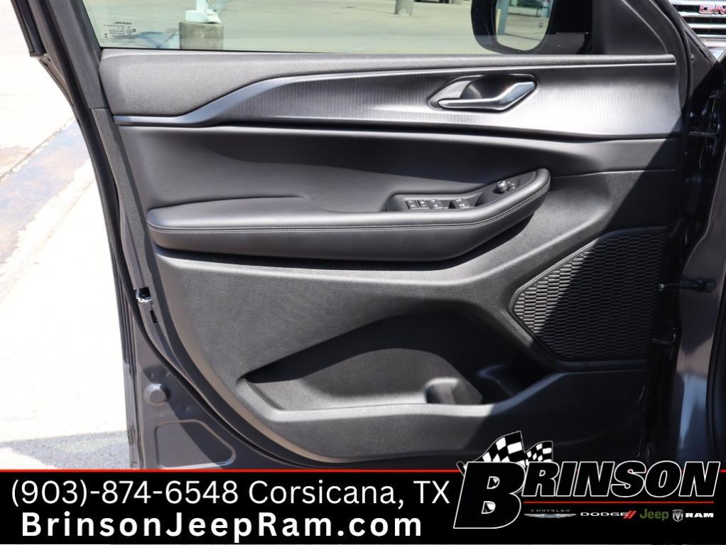 new 2025 Jeep Grand Cherokee car, priced at $39,647