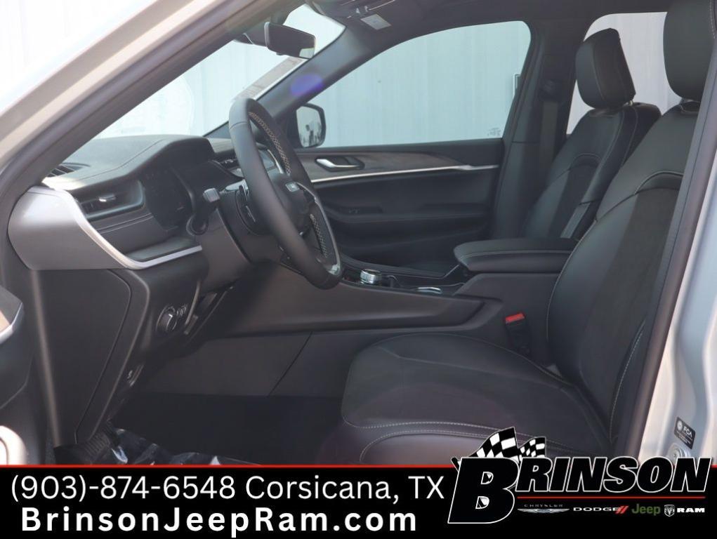 new 2026 Jeep Grand Cherokee car, priced at $43,997