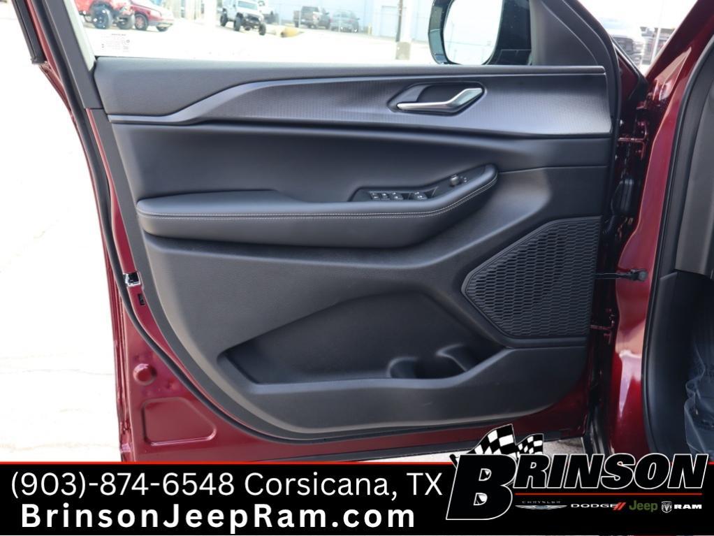 new 2025 Jeep Grand Cherokee car, priced at $37,747