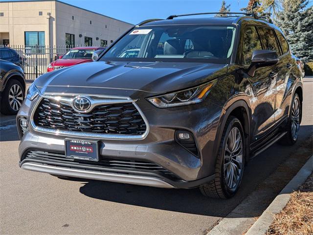 used 2022 Toyota Highlander car, priced at $38,900