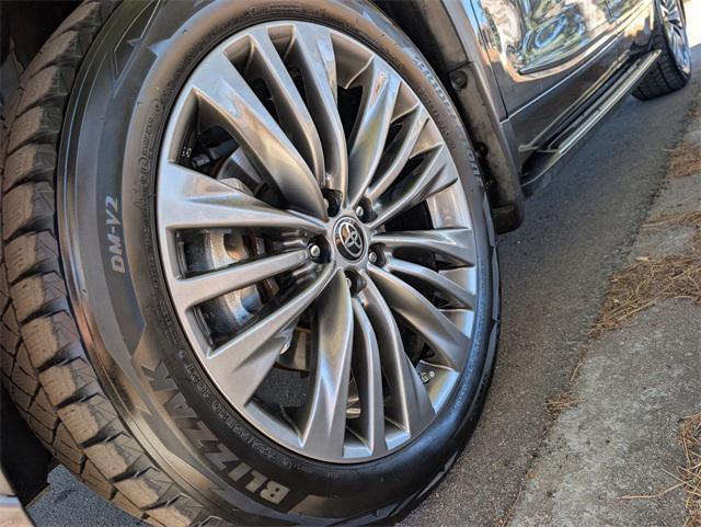 used 2022 Toyota Highlander car, priced at $38,900