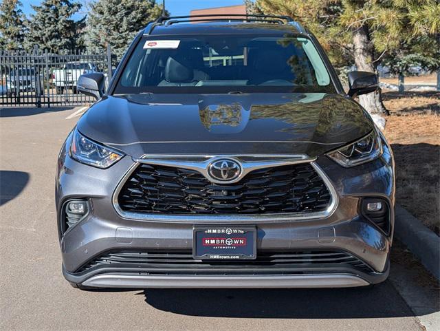 used 2022 Toyota Highlander car, priced at $38,900