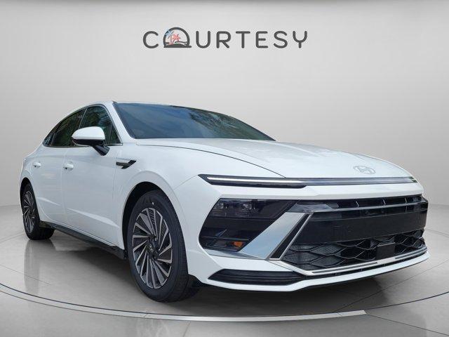 new 2025 Hyundai Sonata Hybrid car, priced at $30,075