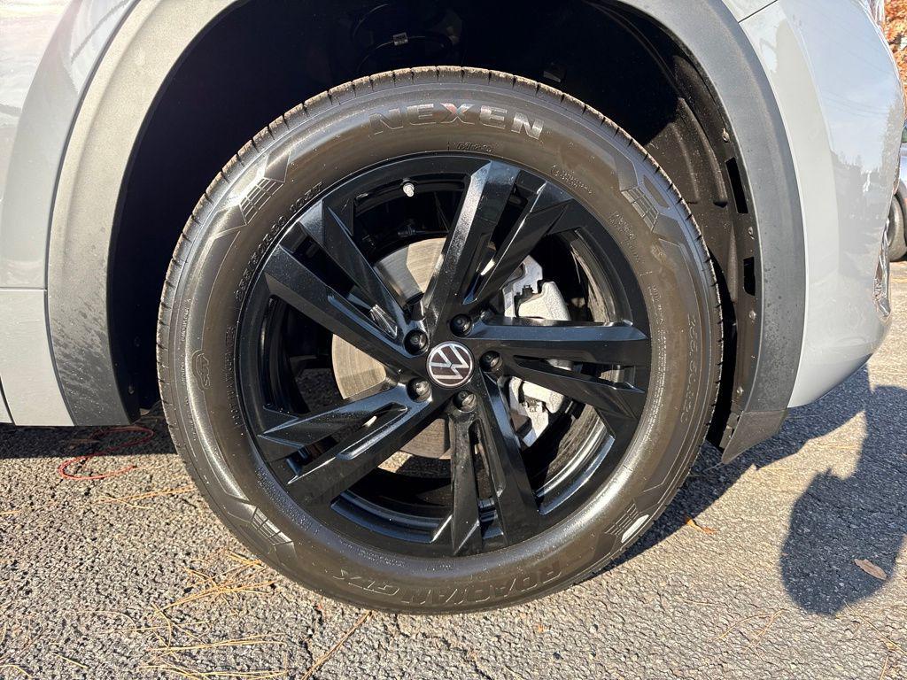 new 2026 Volkswagen Atlas Cross Sport car, priced at $48,996