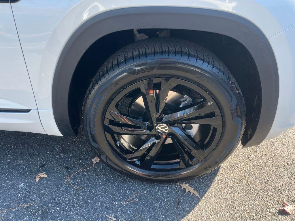 new 2026 Volkswagen Atlas Cross Sport car, priced at $48,996