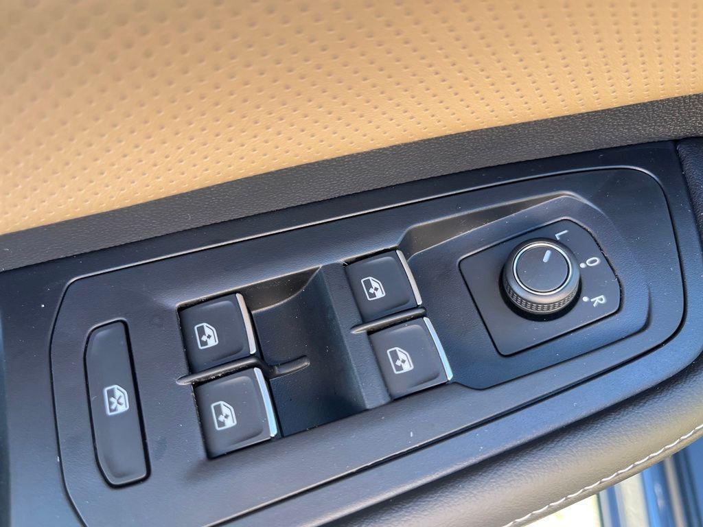 new 2026 Volkswagen Atlas Cross Sport car, priced at $44,538