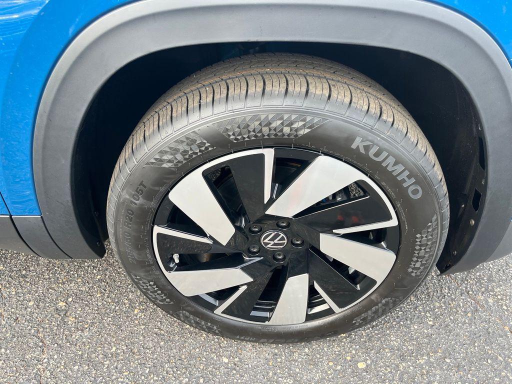 new 2026 Volkswagen Atlas Cross Sport car, priced at $46,675