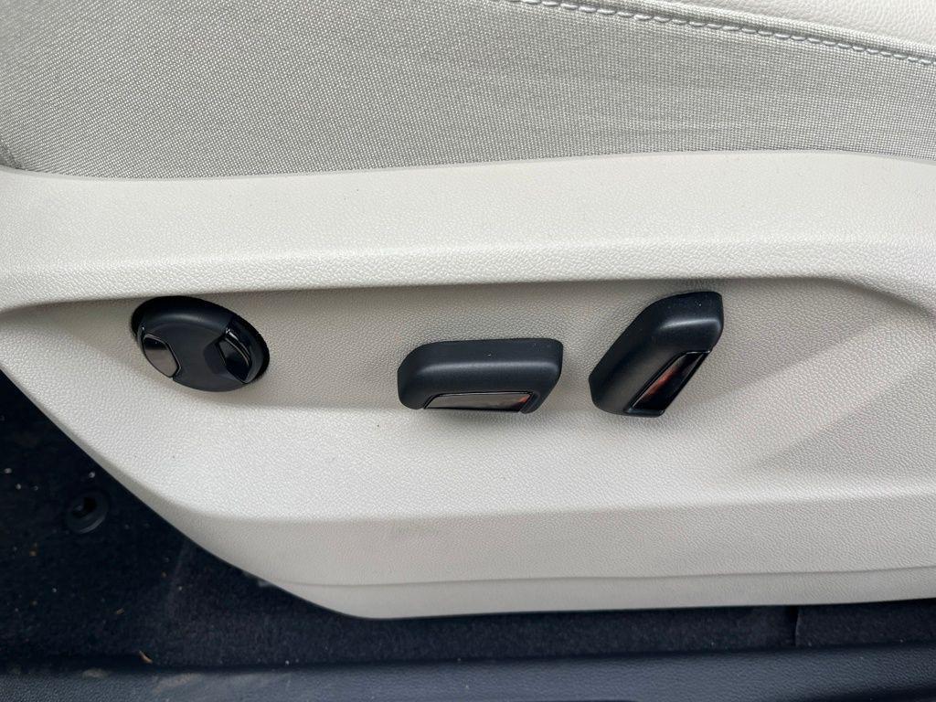 new 2026 Volkswagen Atlas car, priced at $44,035