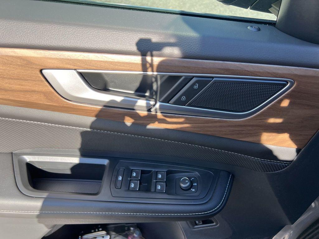 new 2026 Volkswagen Atlas car, priced at $43,908