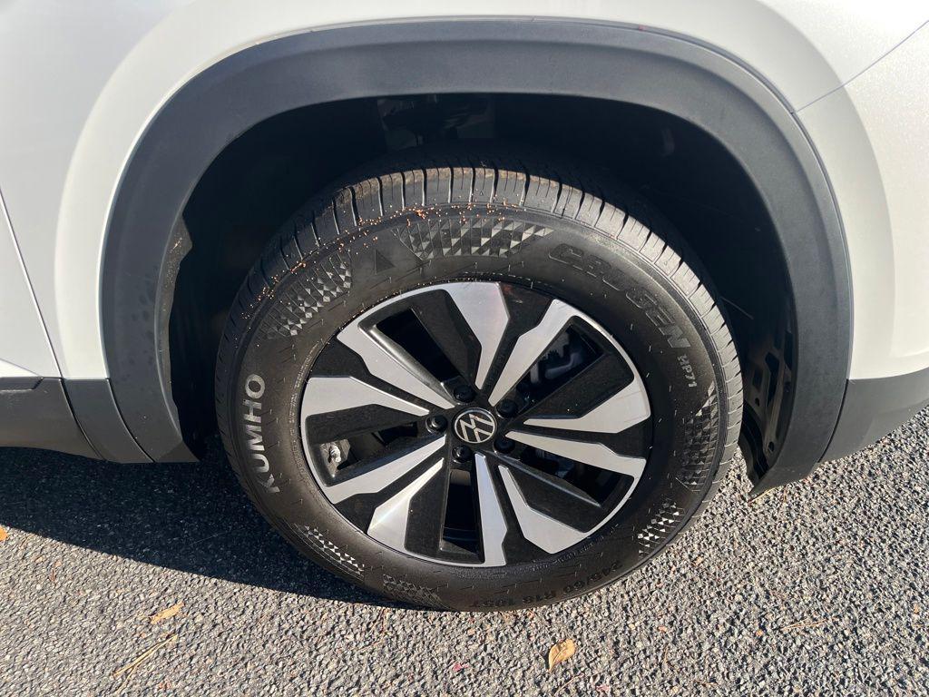 new 2026 Volkswagen Atlas car, priced at $37,578