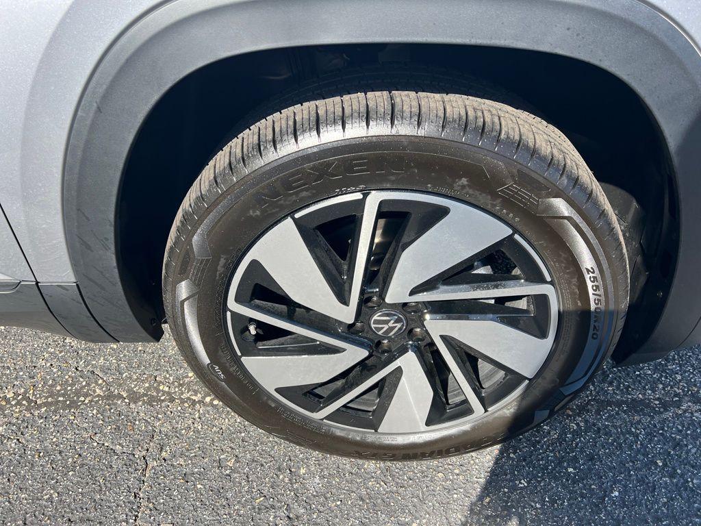 new 2026 Volkswagen Atlas car, priced at $43,908