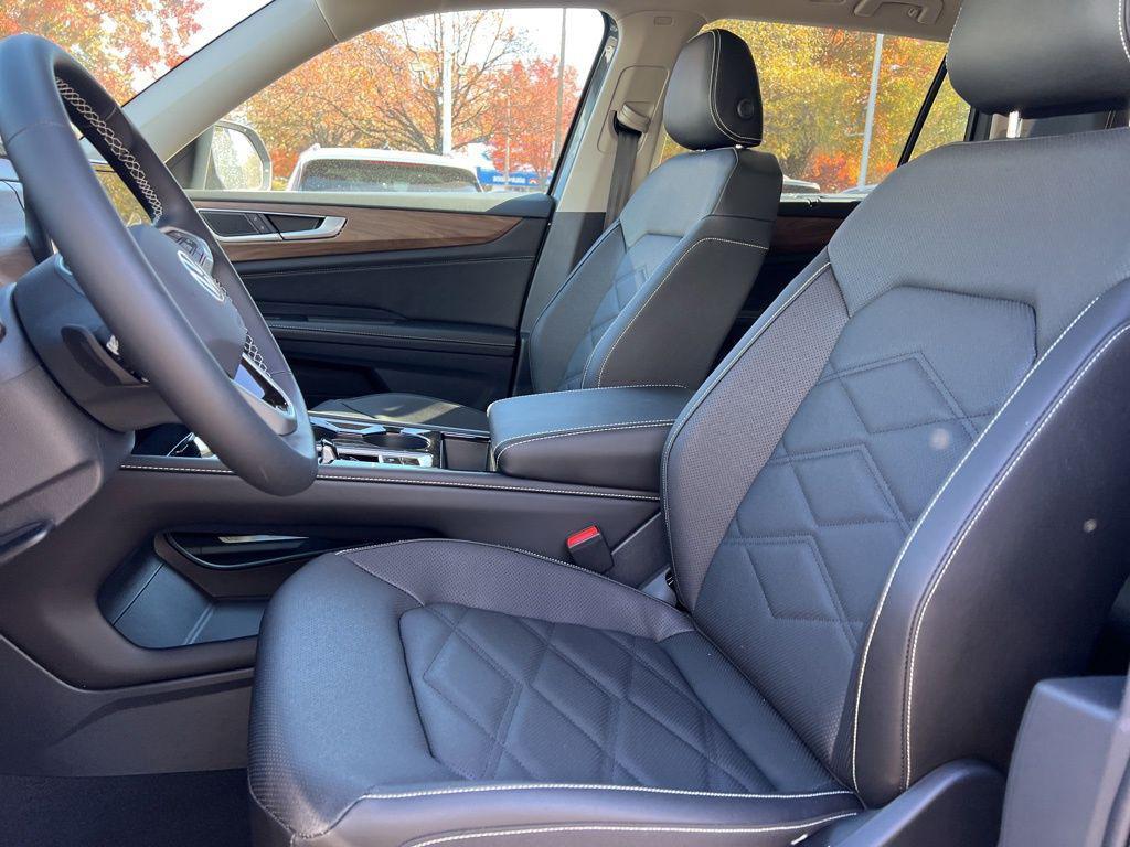 new 2026 Volkswagen Atlas car, priced at $43,246