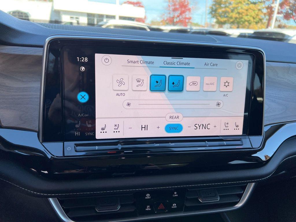 new 2026 Volkswagen Atlas car, priced at $43,246