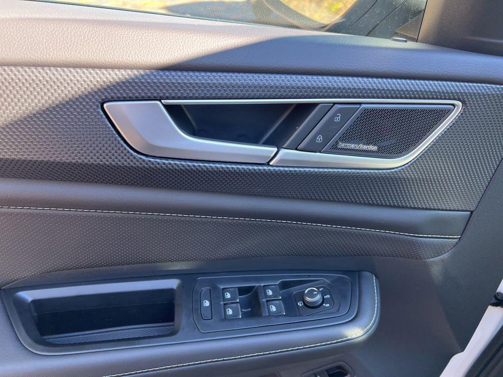 new 2026 Volkswagen Atlas Cross Sport car, priced at $51,956