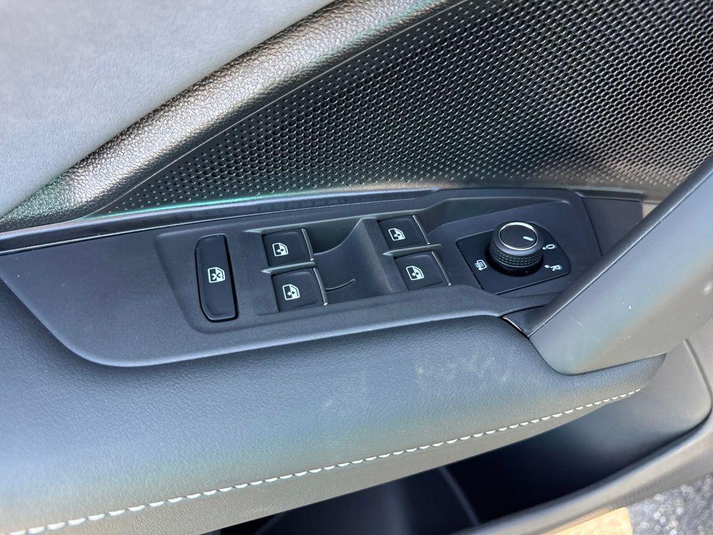 new 2025 Volkswagen Tiguan car, priced at $31,813